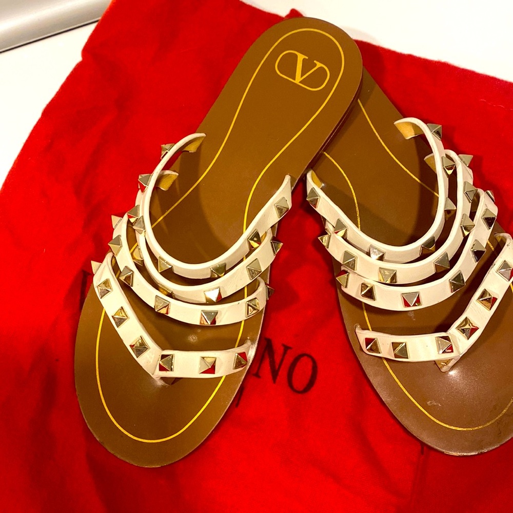 Valentino Garavani rockstud  flip flops